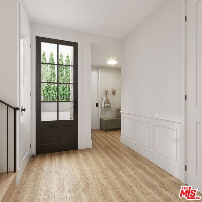 Image 2 of property listing at 354 Entrada Drive, Santa Monica, CA 90402