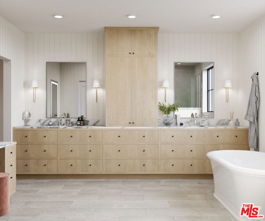 Image 6 of property listing at 354 Entrada Drive, Santa Monica, CA 90402