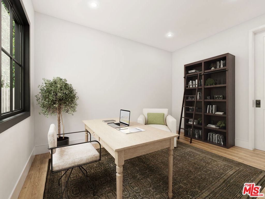 Image 8 of property listing at 354 Entrada Drive, Santa Monica, CA 90402