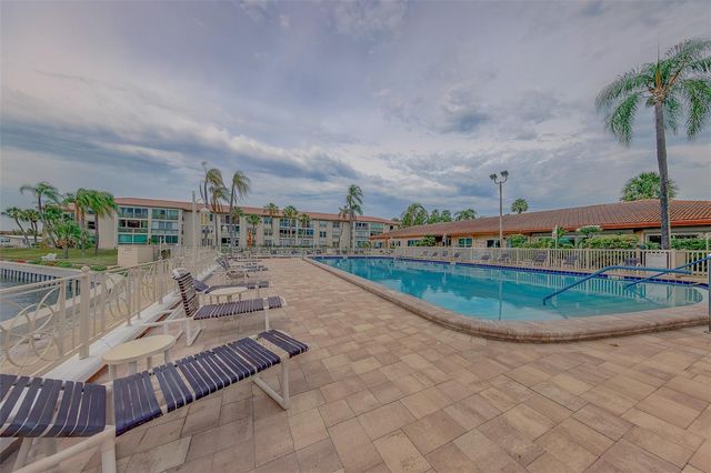 19029 US HIGHWAY 19 N 9-403, Clearwater, FL 33764