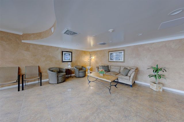 19029 US HIGHWAY 19 N 9-403, Clearwater, FL 33764