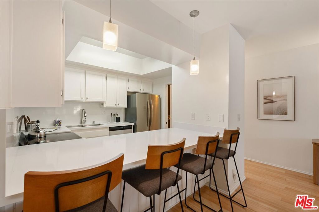 Image 11 of property listing at 900 Euclid Street 111, Santa Monica, CA 90403