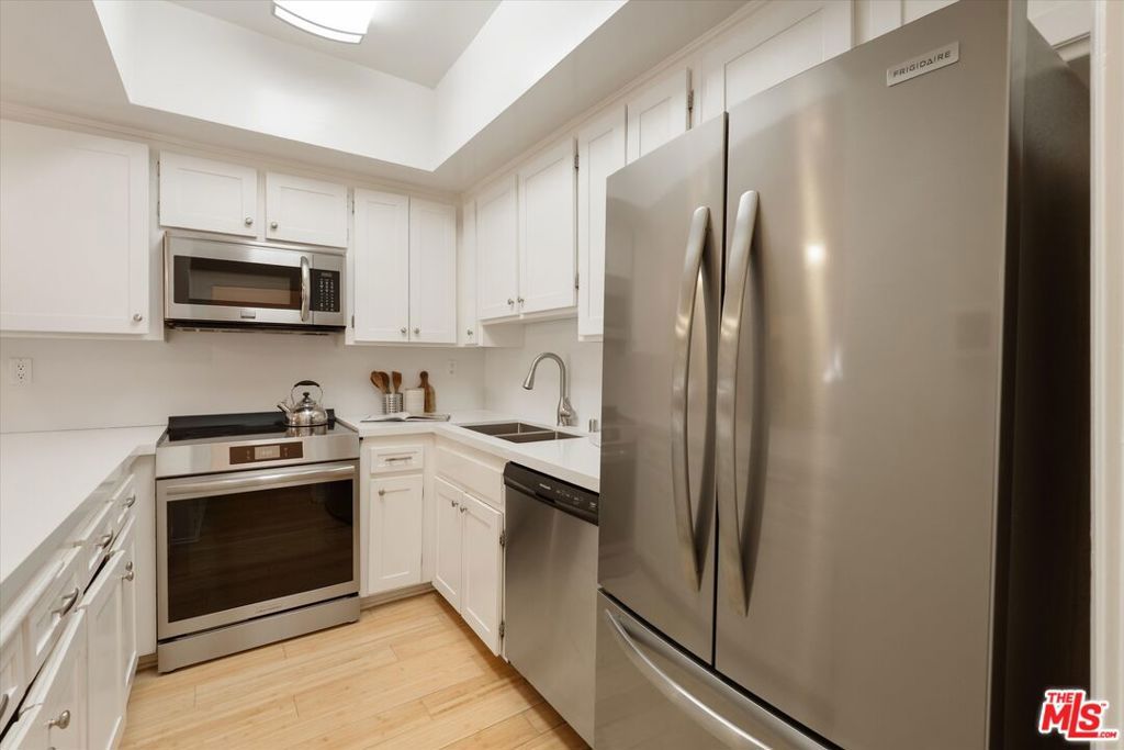 Image 13 of property listing at 900 Euclid Street 111, Santa Monica, CA 90403