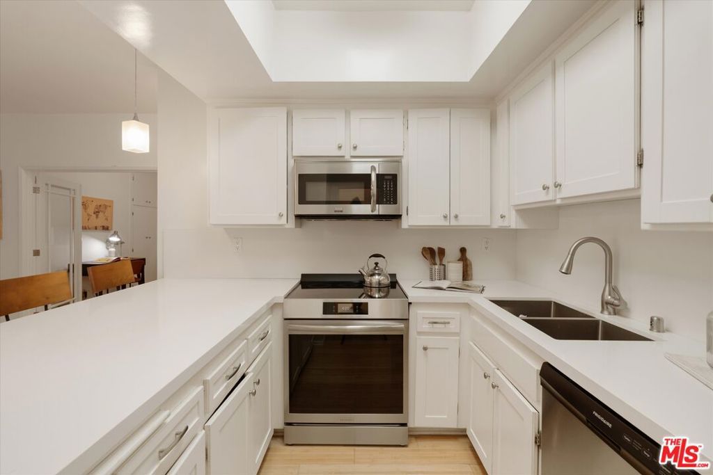Image 14 of property listing at 900 Euclid Street 111, Santa Monica, CA 90403