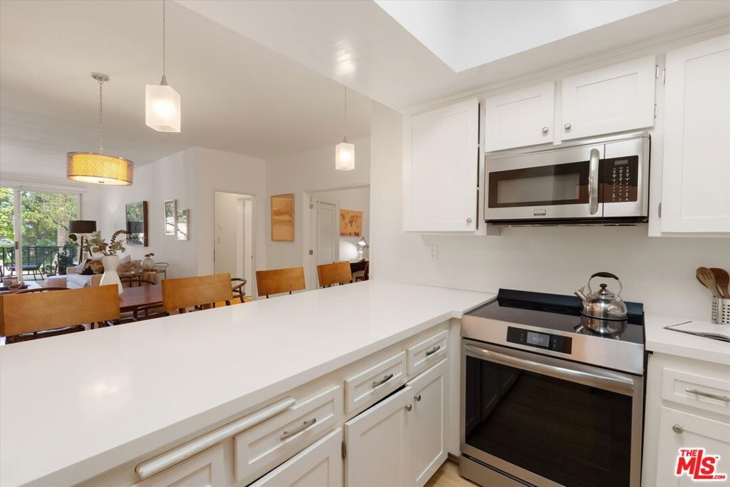 Image 15 of property listing at 900 Euclid Street 111, Santa Monica, CA 90403