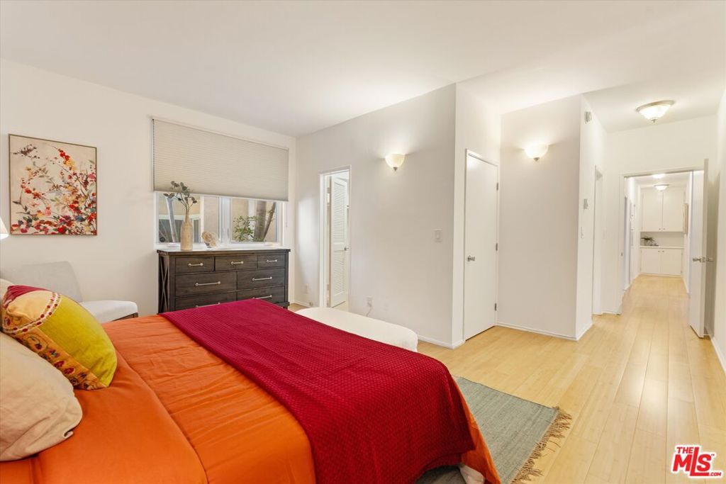 Image 17 of property listing at 900 Euclid Street 111, Santa Monica, CA 90403