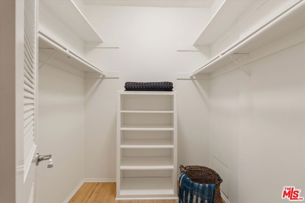Image 21 of property listing at 900 Euclid Street 111, Santa Monica, CA 90403