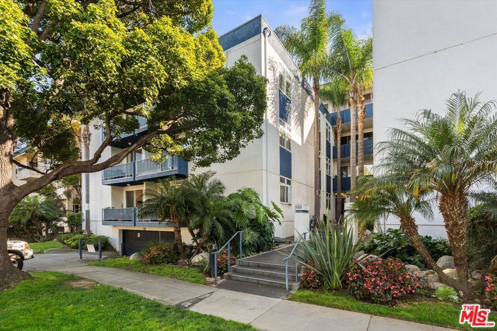 Image 35 of property listing at 900 Euclid Street 111, Santa Monica, CA 90403
