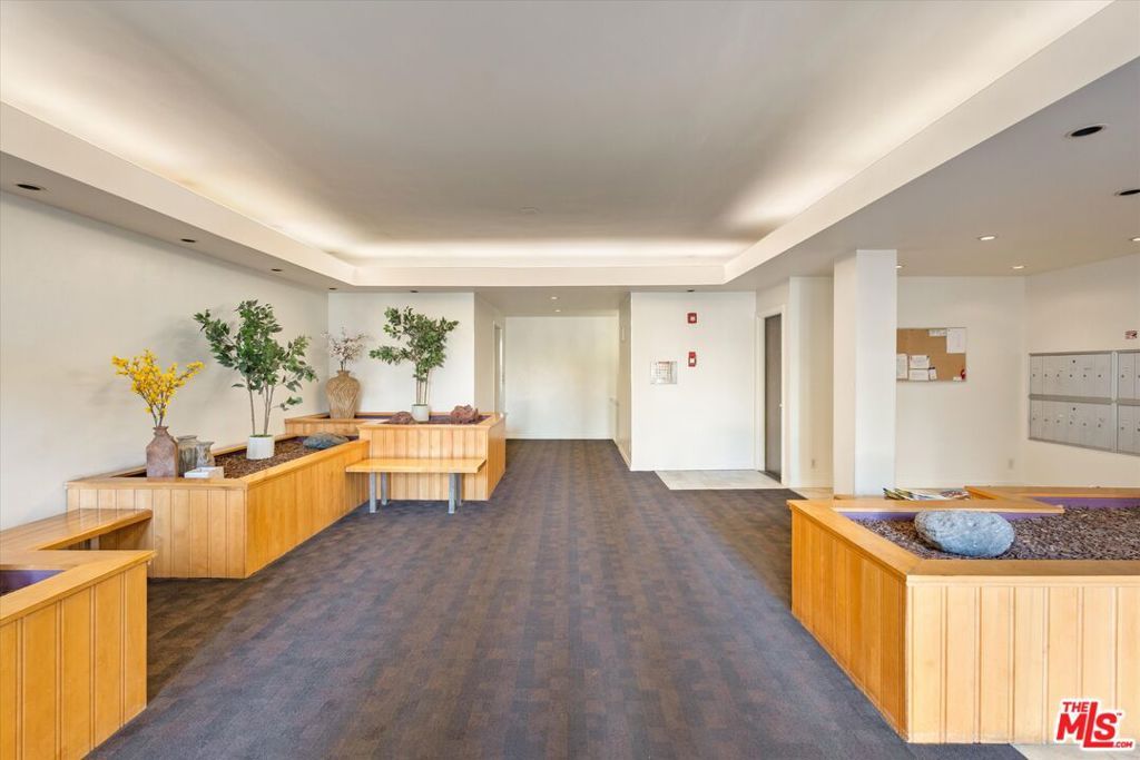 Image 37 of property listing at 900 Euclid Street 111, Santa Monica, CA 90403