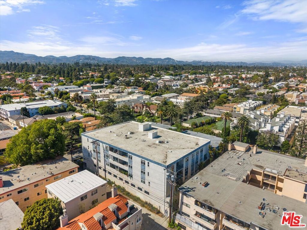 Image 42 of property listing at 900 Euclid Street 111, Santa Monica, CA 90403