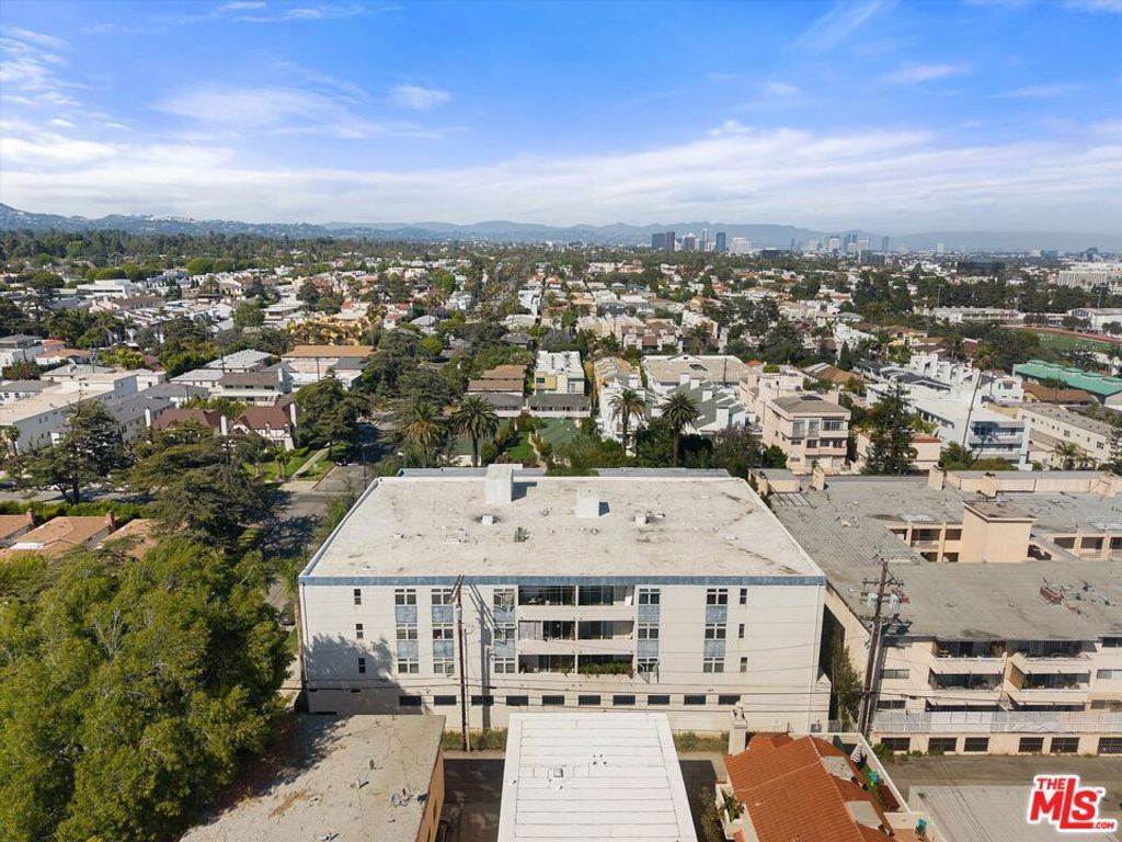 Image 43 of property listing at 900 Euclid Street 111, Santa Monica, CA 90403
