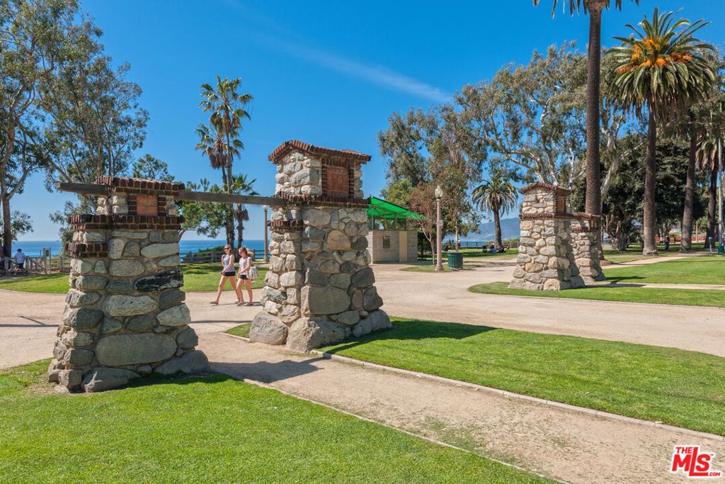 Image 46 of property listing at 900 Euclid Street 111, Santa Monica, CA 90403