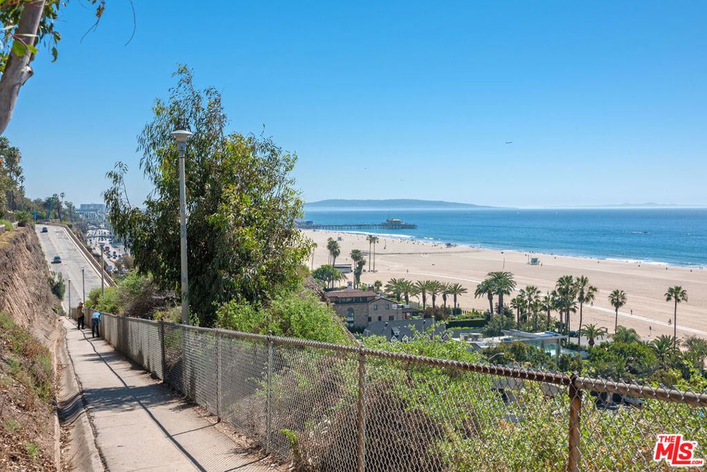 Image 48 of property listing at 900 Euclid Street 111, Santa Monica, CA 90403