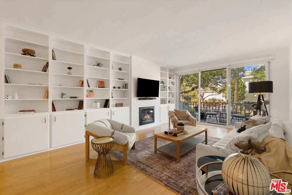 Image 5 of property listing at 900 Euclid Street 111, Santa Monica, CA 90403