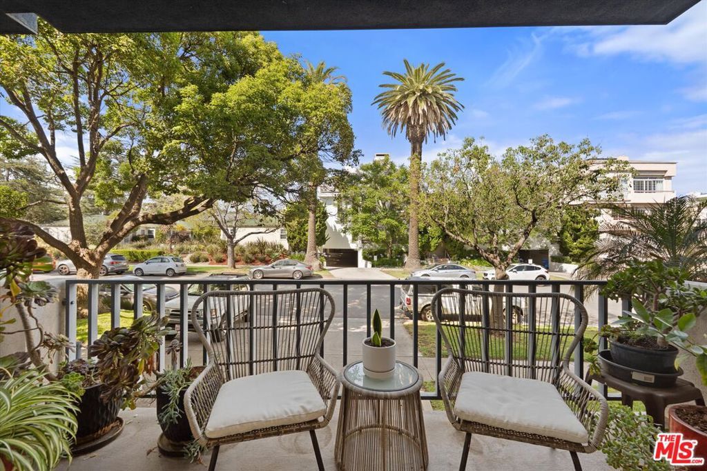 Image 6 of property listing at 900 Euclid Street 111, Santa Monica, CA 90403