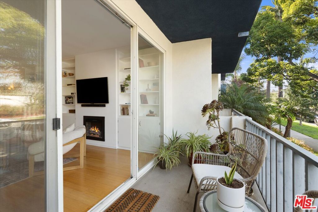 Image 7 of property listing at 900 Euclid Street 111, Santa Monica, CA 90403