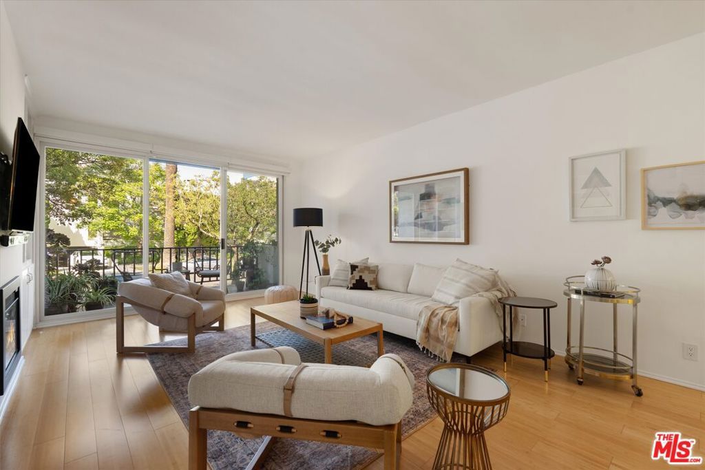 Image 8 of property listing at 900 Euclid Street 111, Santa Monica, CA 90403