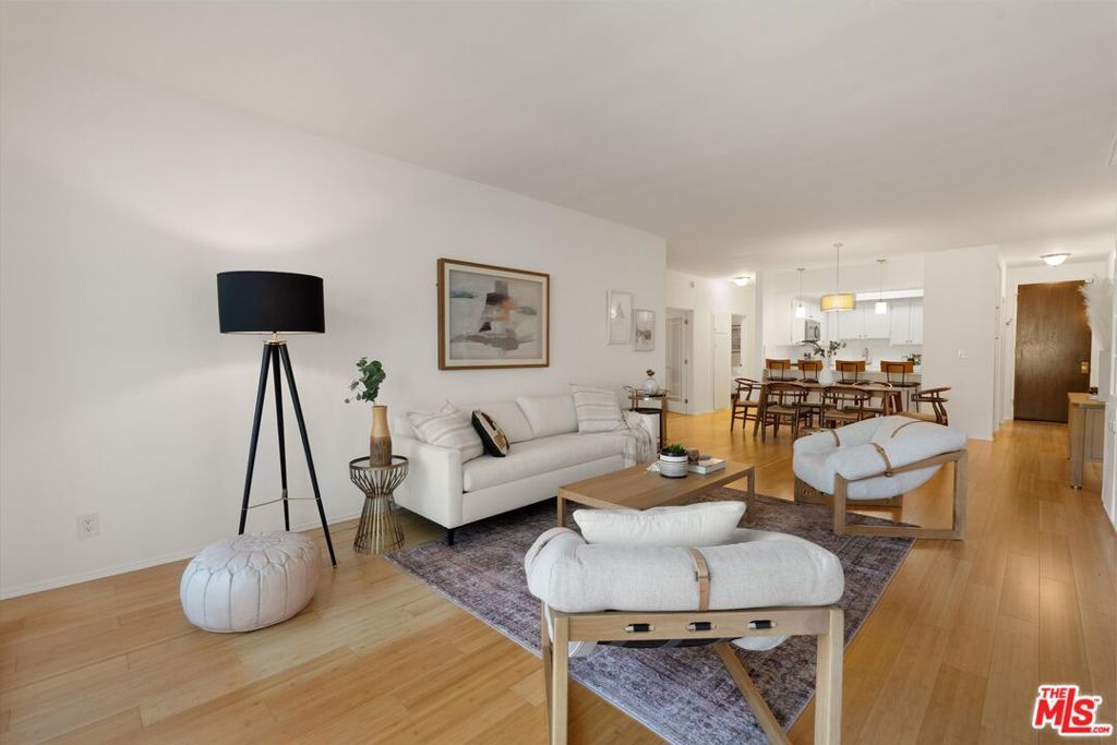 Image 9 of property listing at 900 Euclid Street 111, Santa Monica, CA 90403