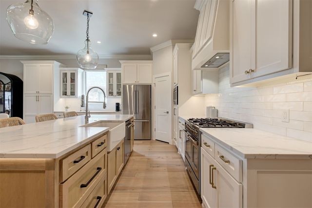 209 Pont De Normandie Court, Edmond, OK 73034