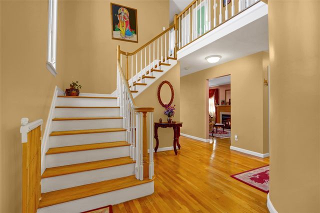 3-27 Cresthaven Lane, Whitestone, NY 11357
