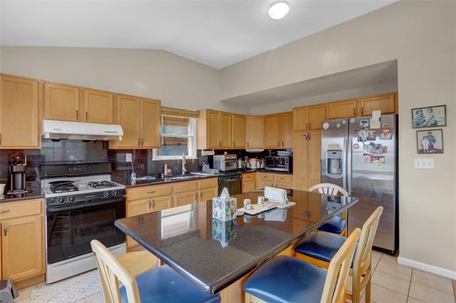 3-27 Cresthaven Lane, Whitestone, NY 11357