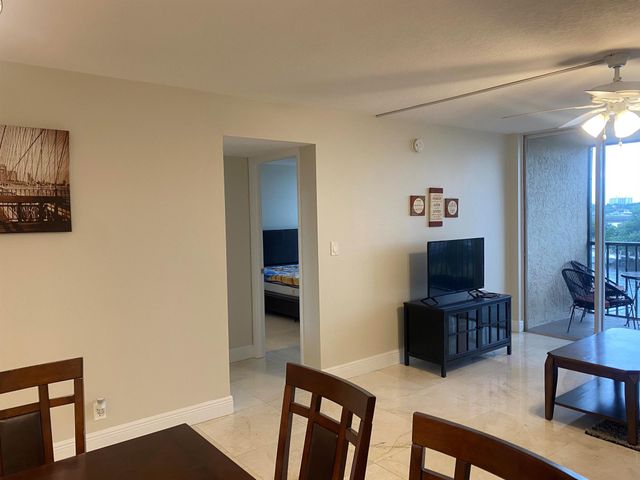 13 Royal Palm Way #403, Boca Raton, FL 33432