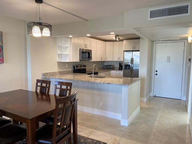 13 Royal Palm Way #403, Boca Raton, FL 33432