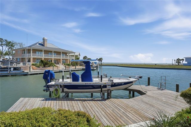 9 Albatross Road, Rockport, TX 78382