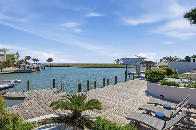 9 Albatross Road, Rockport, TX 78382