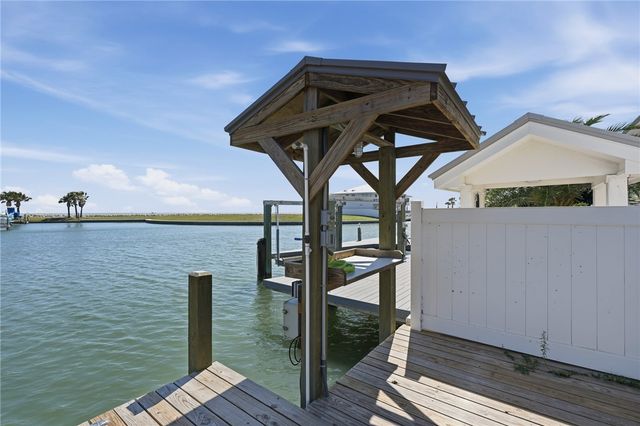 9 Albatross Road, Rockport, TX 78382