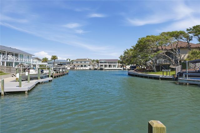 9 Albatross Road, Rockport, TX 78382