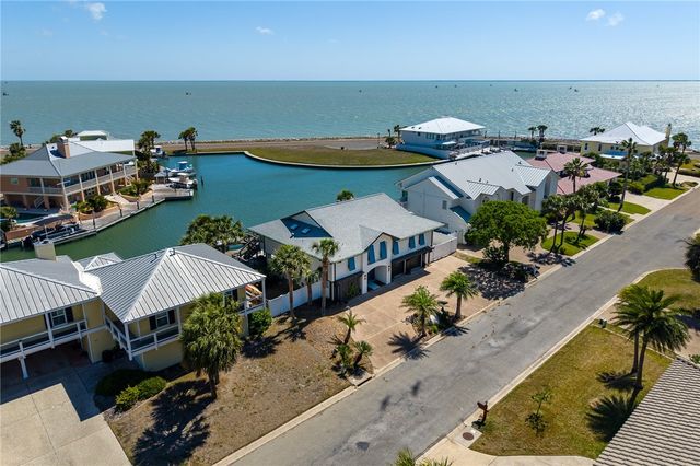 9 Albatross Road, Rockport, TX 78382