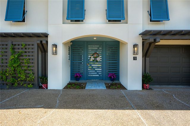 9 Albatross Road, Rockport, TX 78382