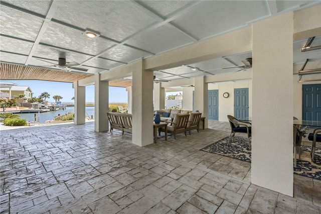 9 Albatross Road, Rockport, TX 78382