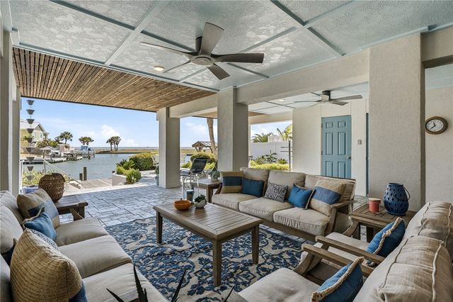 9 Albatross Road, Rockport, TX 78382