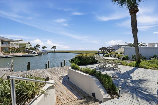 9 Albatross Road, Rockport, TX 78382