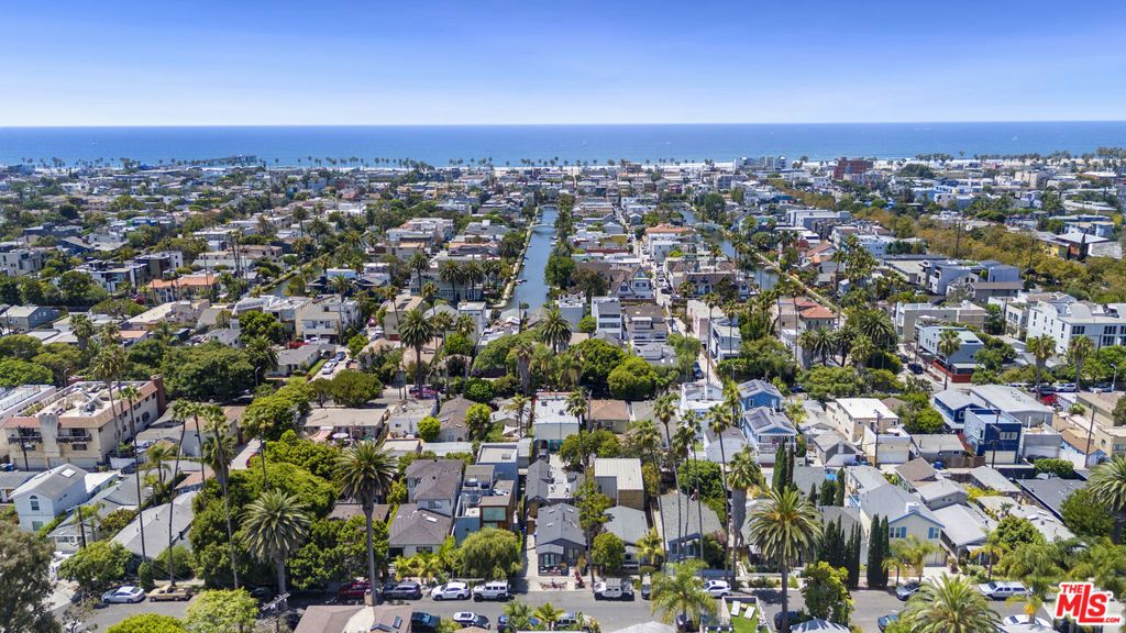 Image 10 of property listing at 2341 Beach Avenue, Los Angeles, CA 90291