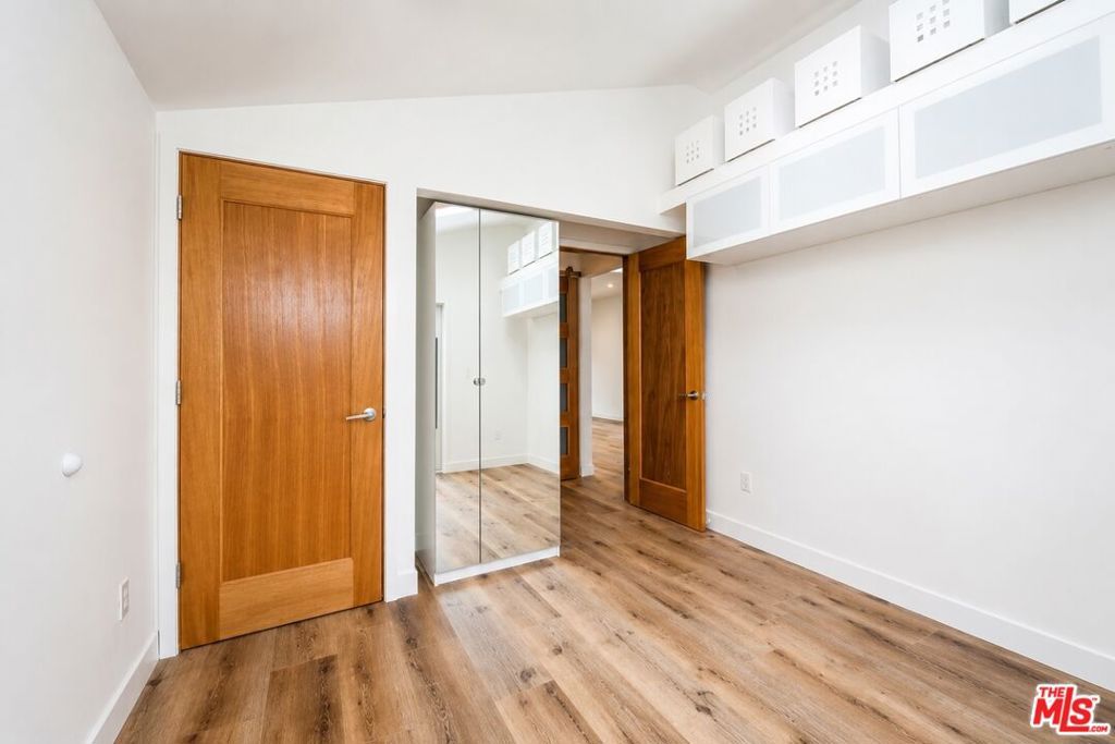 Image 5 of property listing at 2341 Beach Avenue, Los Angeles, CA 90291