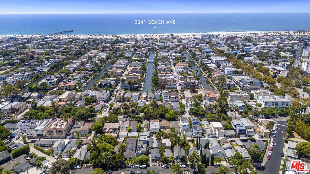 Image 9 of property listing at 2341 Beach Avenue, Los Angeles, CA 90291