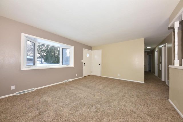 1010 Sunset Ridge DRIVE W, West Bend, WI 53090