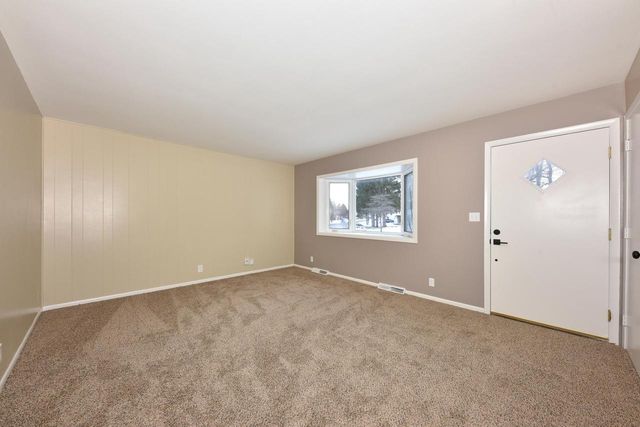 1010 Sunset Ridge DRIVE W, West Bend, WI 53090