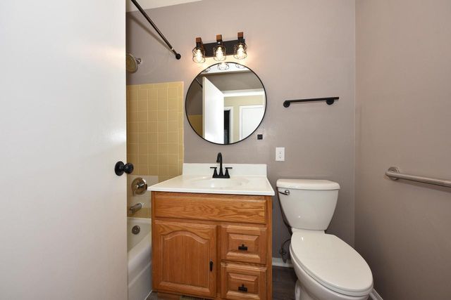 1010 Sunset Ridge DRIVE W, West Bend, WI 53090