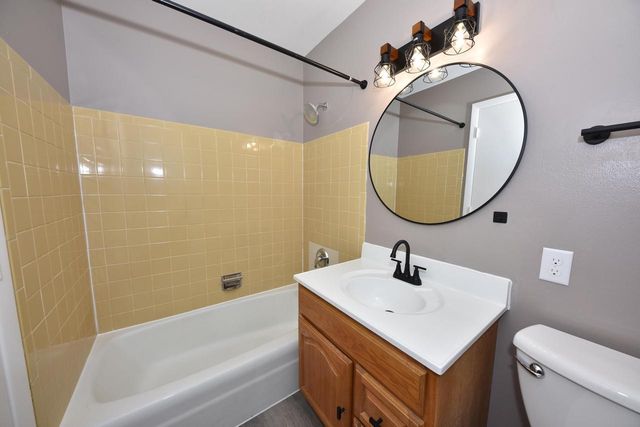 1010 Sunset Ridge DRIVE W, West Bend, WI 53090