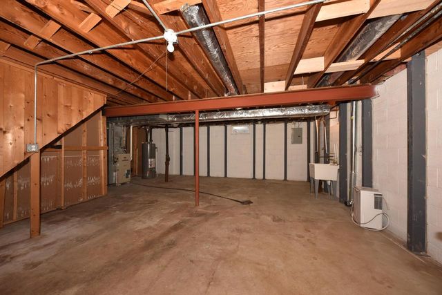 1010 Sunset Ridge DRIVE W, West Bend, WI 53090