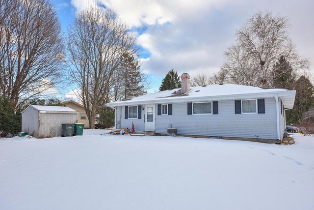 1010 Sunset Ridge DRIVE W, West Bend, WI 53090