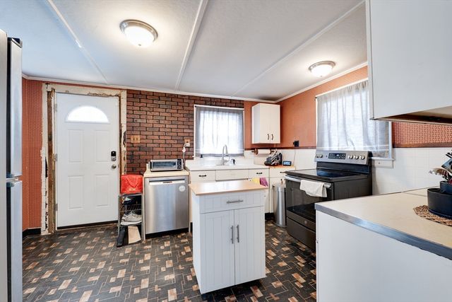 6 Burrows Turnpike Rd., Bernardston, MA 01337