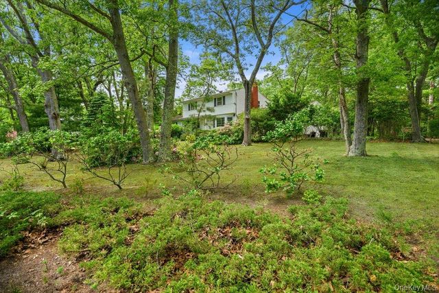 45 Lone Oak Path, Smithtown, NY 11787