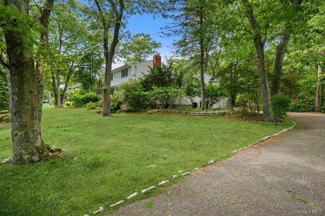 45 Lone Oak Path, Smithtown, NY 11787