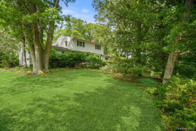 45 Lone Oak Path, Smithtown, NY 11787