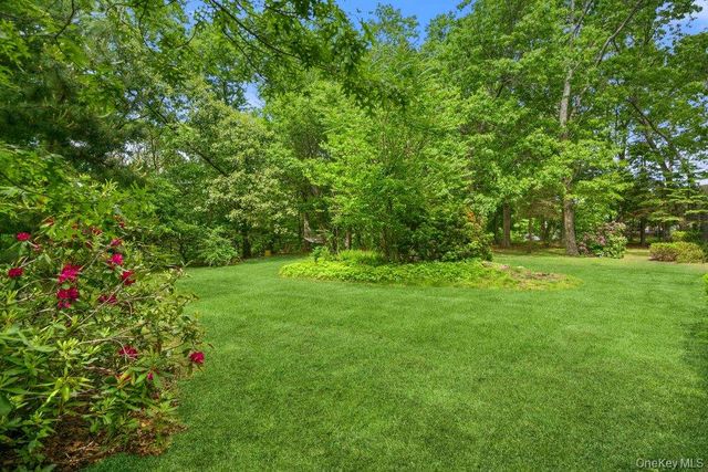 45 Lone Oak Path, Smithtown, NY 11787